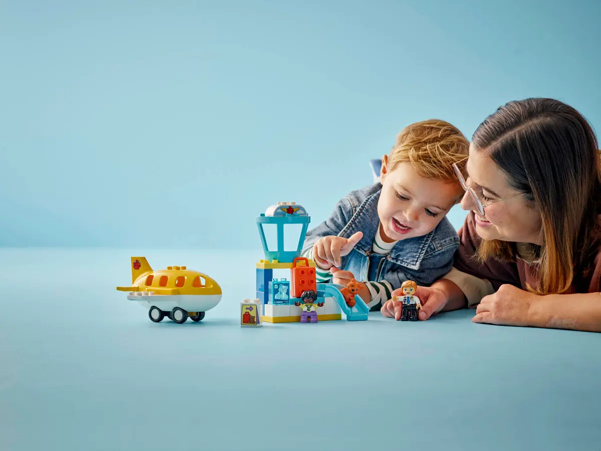 Конструктор Lego Duplo "Уперше в аеропорту", 10443 7
