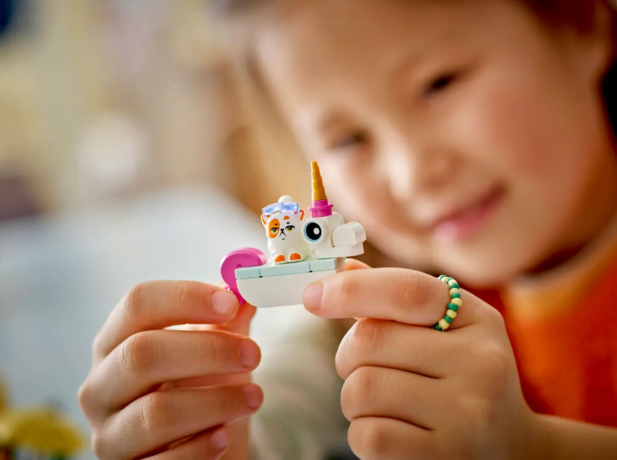 Конструктор Lego Friends "Вечерка единорога и фламинго у бассейна", 42658 8