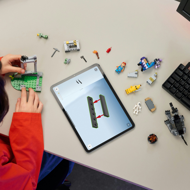 Конструктор Lego Fortnite "Табір Peely та Sparkplug", 77075 3