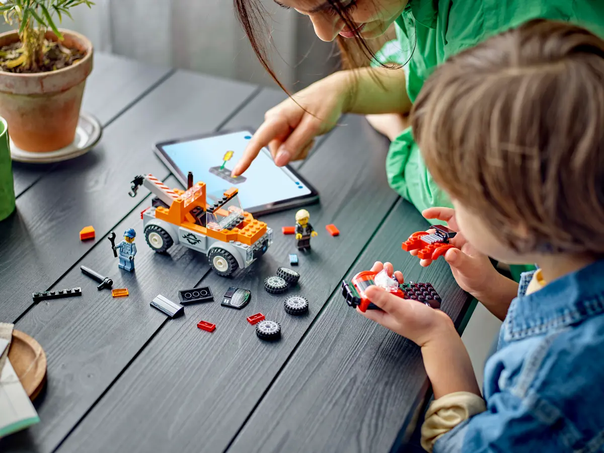 Конструктор Lego "Евакуатор і ремонт спортивних авто", 60435 7