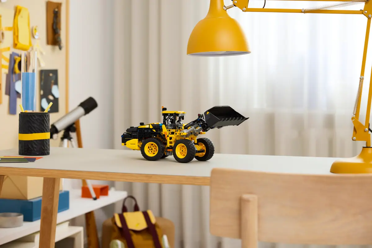 Конструктор Lego Technic "Колісний навантажувач Volvo L120 Electric", 42209 11