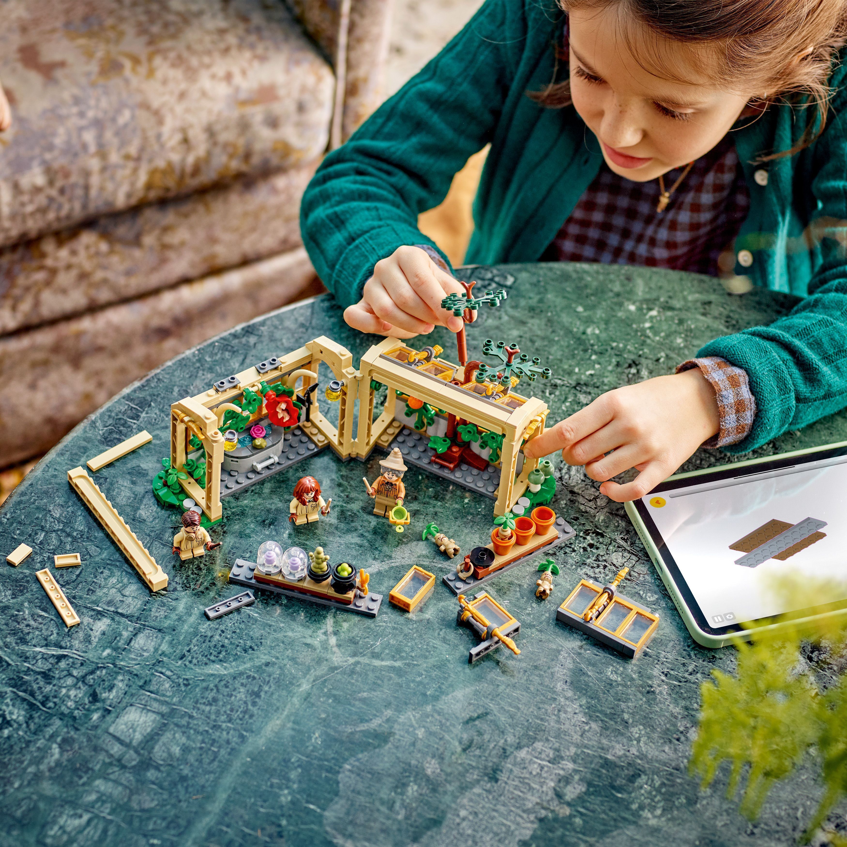 Конструктор Lego Harry Potter "Замок Гогвортс: урок гербології", 76445 5