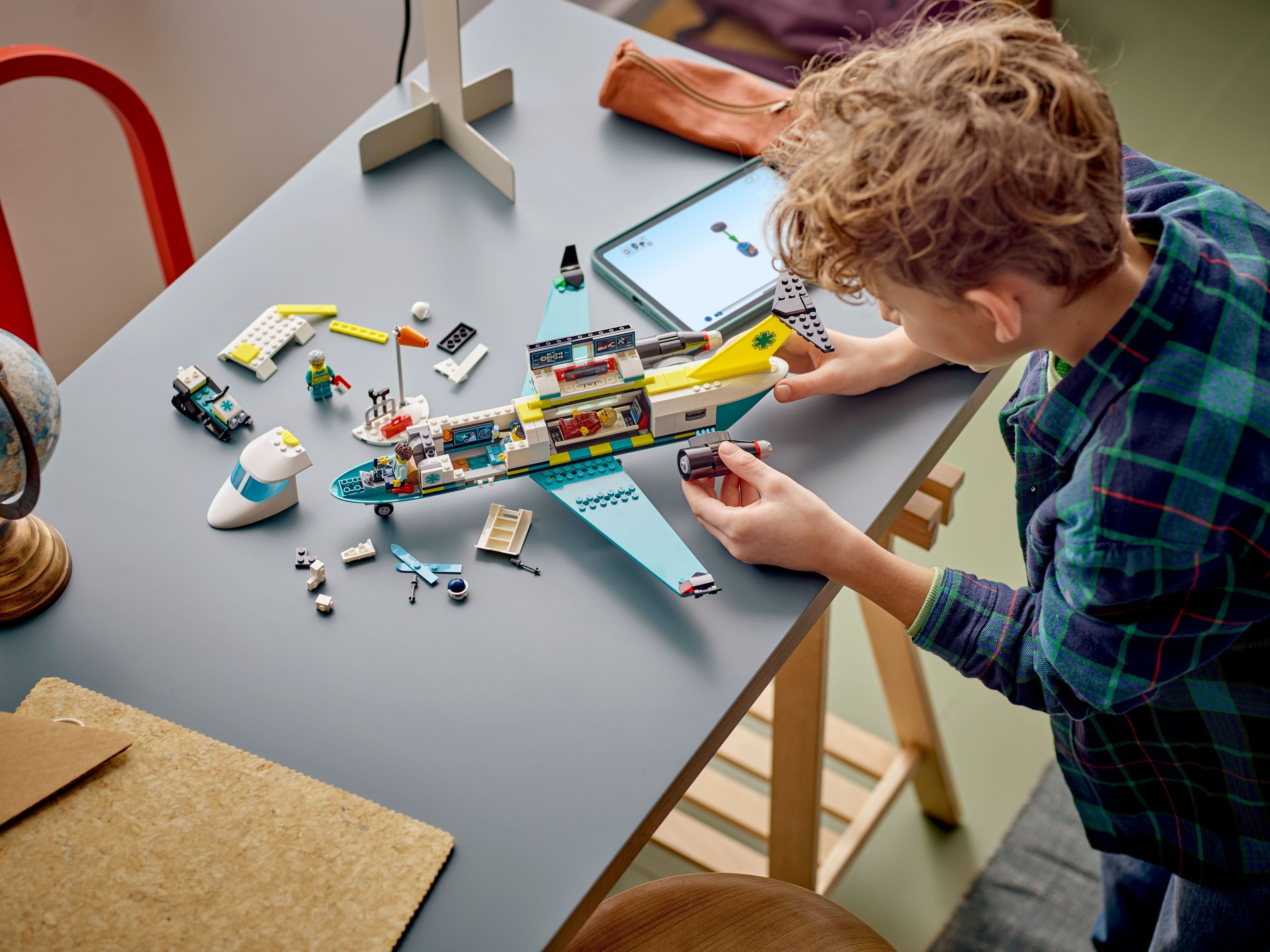 Конструктор Lego City "Літак швидкої медичної допомоги", 60465 12