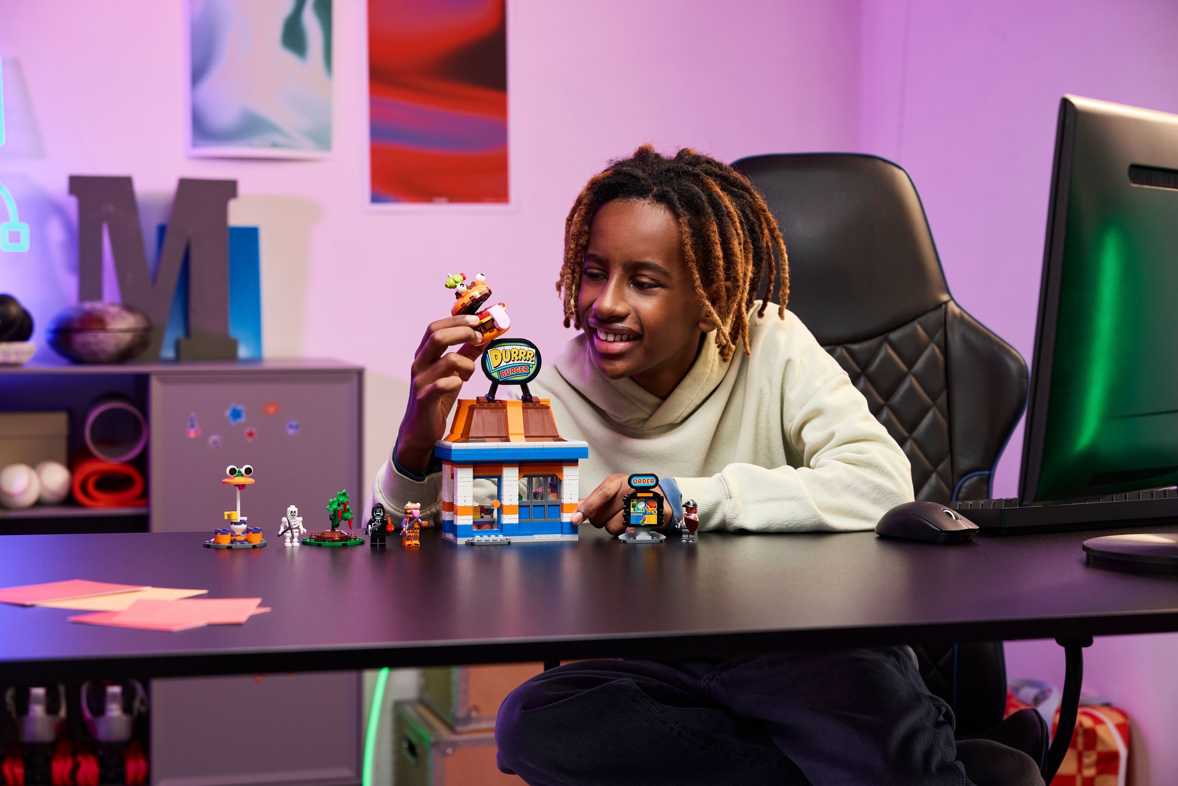Конструктор Lego Fortnite "Durrr Burger ресторан", 77076 11