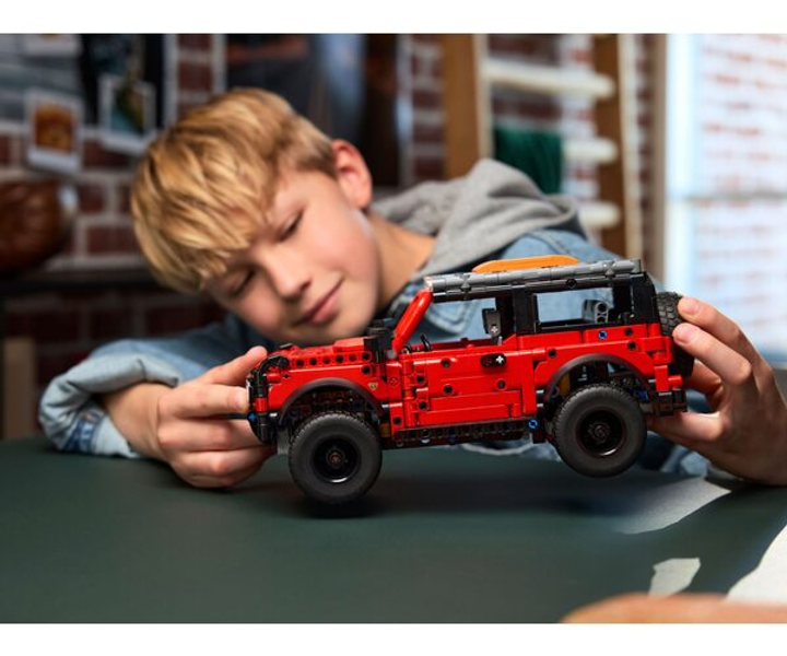 Конструктор Lego Technic "Позашляховик Ford Bronco®", 42213 7