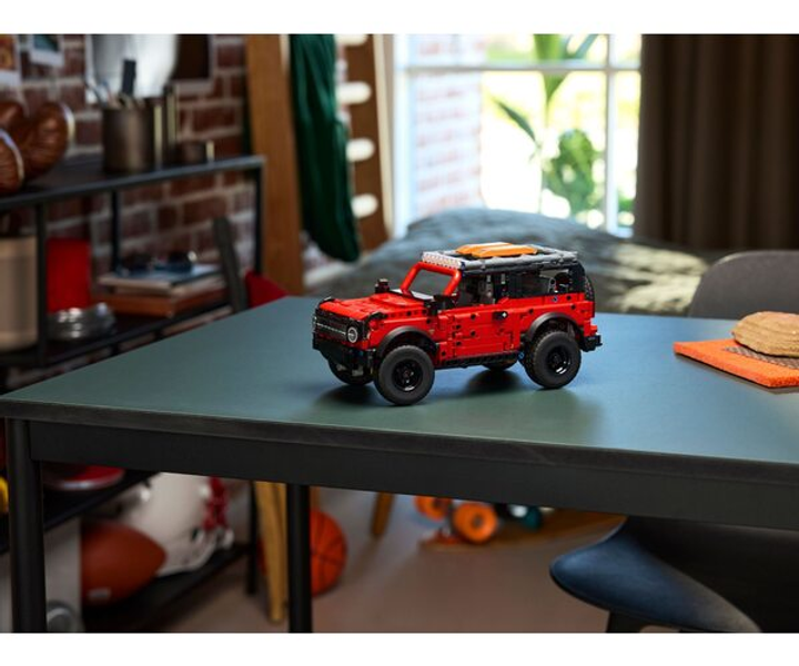 Конструктор Lego Technic "Позашляховик Ford Bronco®", 42213 8