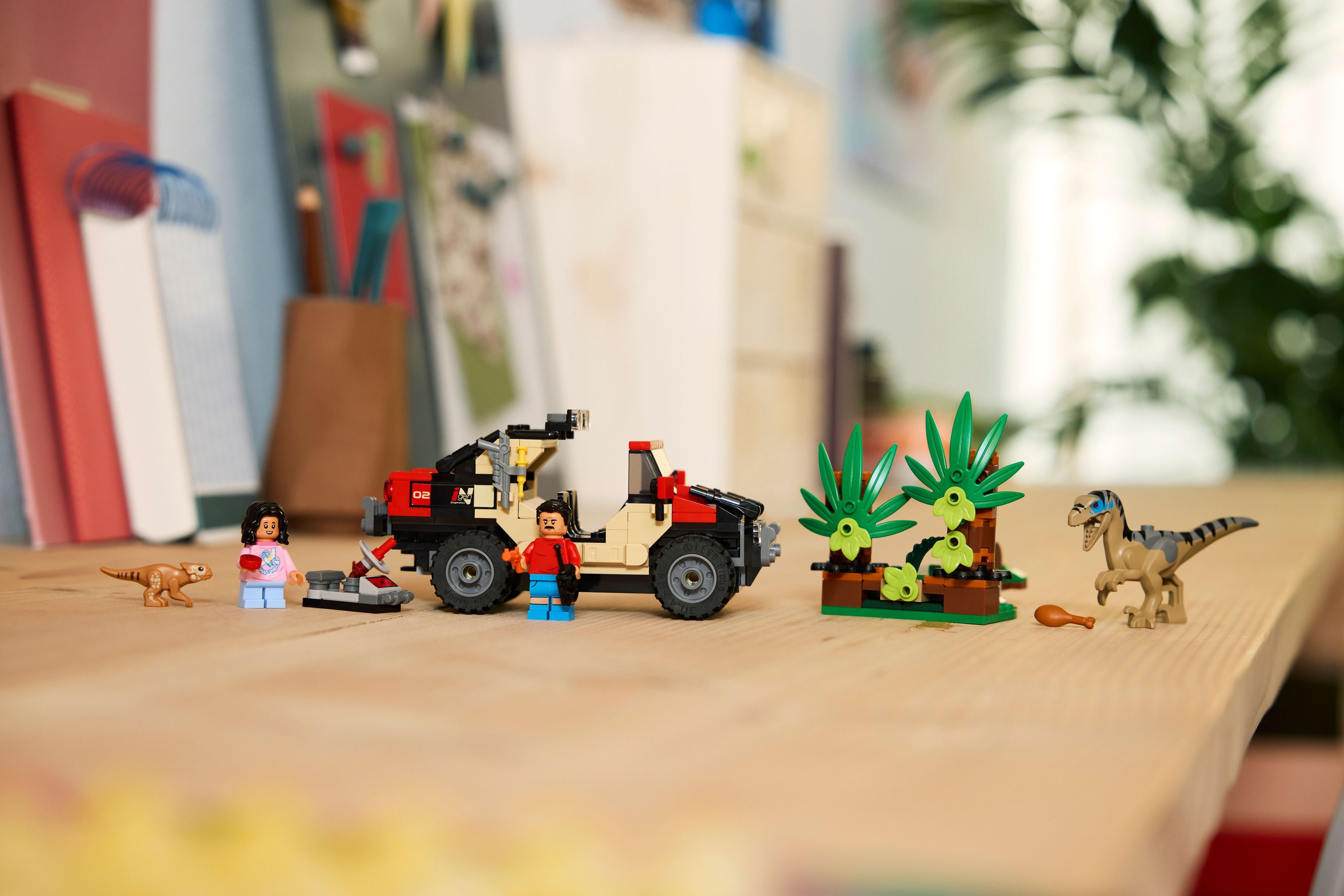 Конструктор Lego Jurassic World "Побег по бездорожью от раптора", 76972 11