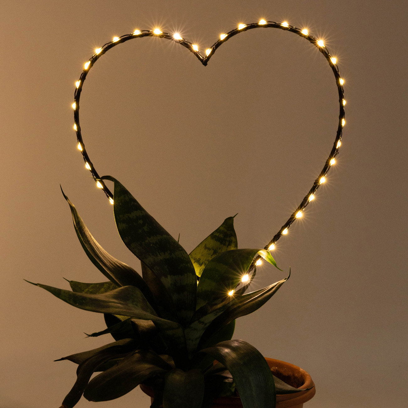 Новорічна прикраса Серце LED h=22 см (l=120 см), 3 шт., 46219 ТМ "Floristik"