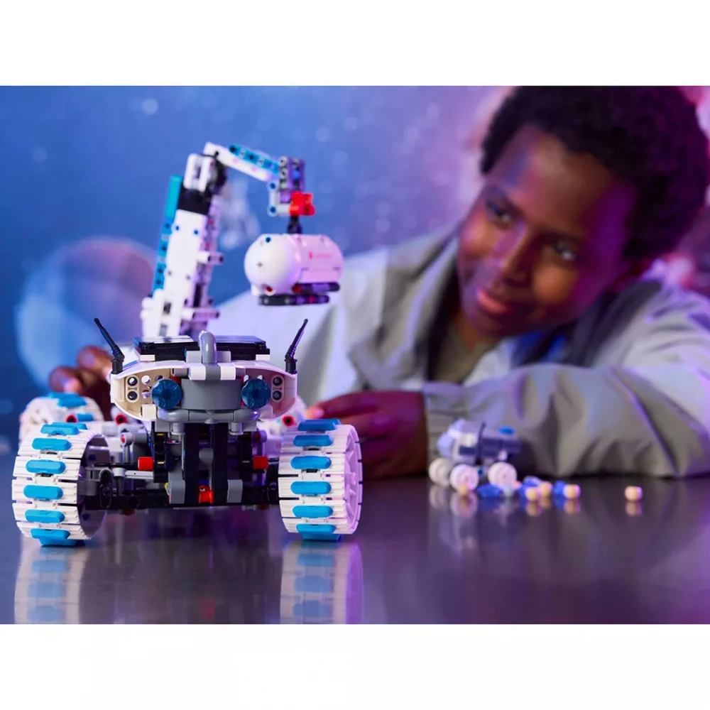 Конструктор Lego Technic "Місяцехід Lunar Outpost™. Космічний корабель", 42211 6