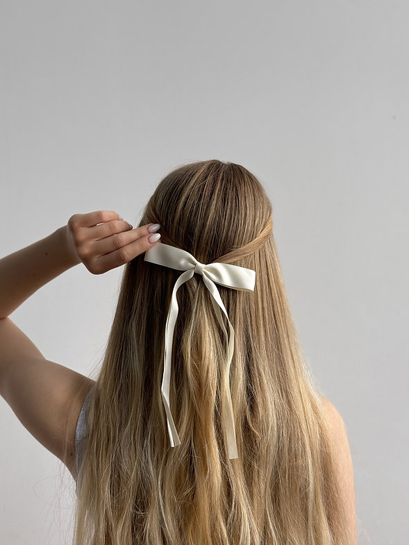 Бант атлас довгі стрічки кріплення зажим білий, S010 3