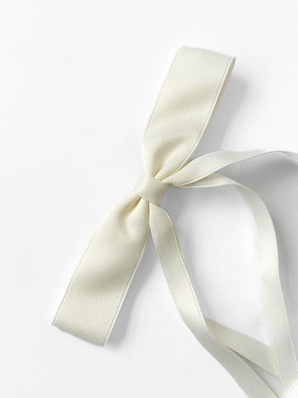 Бант атлас довгі стрічки кріплення зажим білий, S010 1