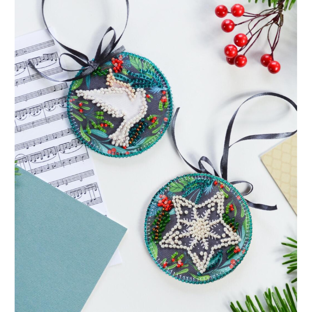 Набір для вишивання бісером новорічної іграшки на натуральному художньому холсті "Нова радість", ABT-036