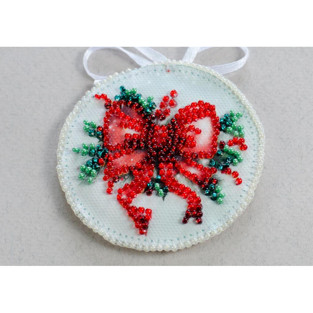 Набір для вишивання бісером новорічної іграшки на натуральному художньому холсті "Новорічний подарунок", ABT-034 2