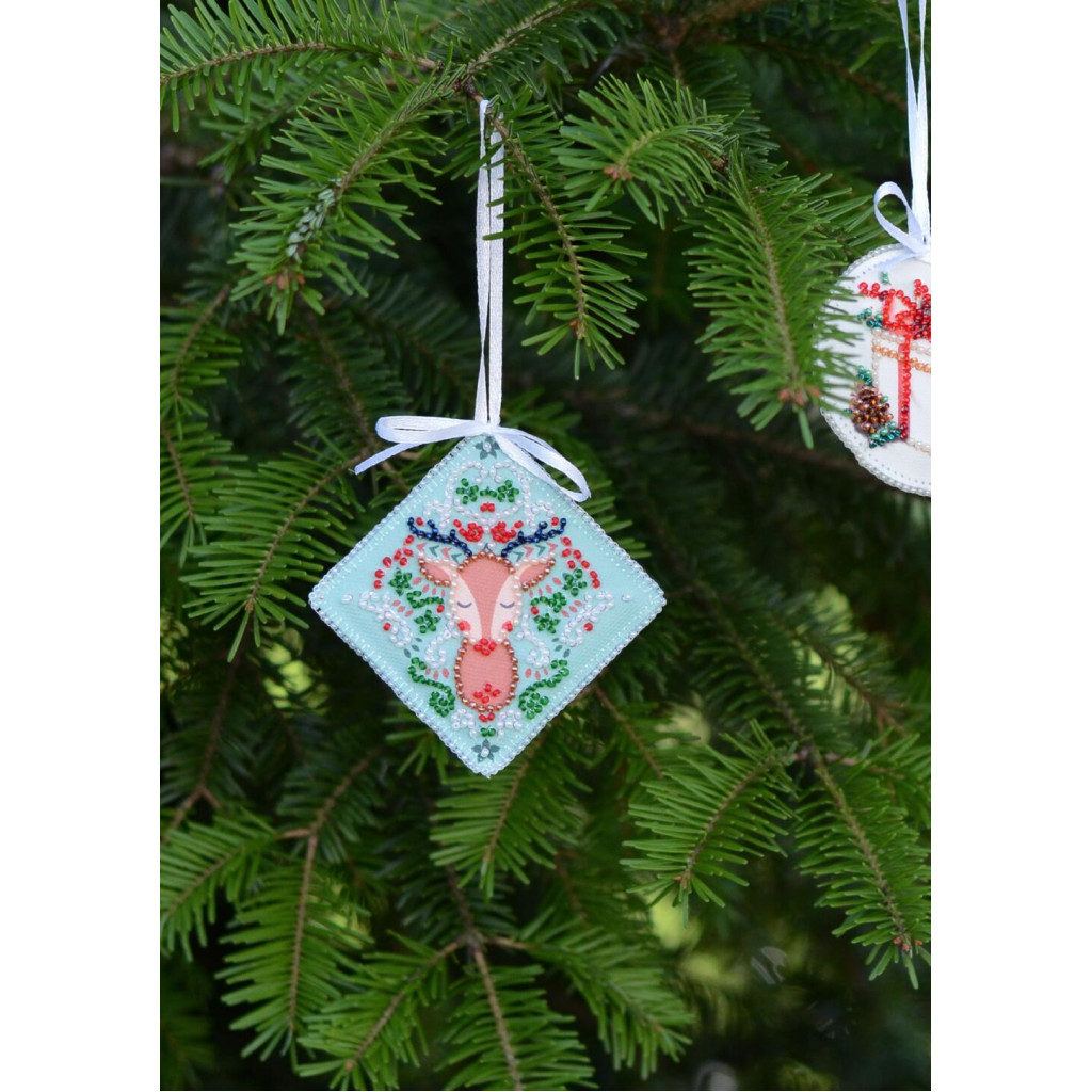 Набір для вишивання бісером новорічної іграшки на натуральному художньому холсті "Різдвяний настрій", ABT-029 5