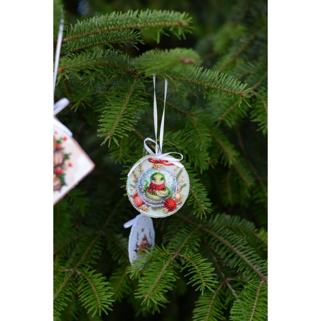 Набір для вишивання бісером новорічної іграшки на натуральному художньому холсті "Святкова змійка", ABT-028 5