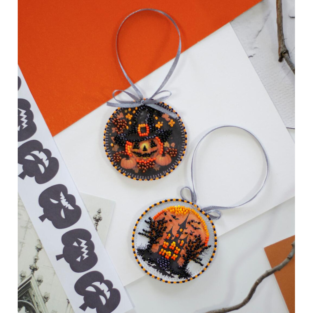 Набір для вишивання бісером інтер`єрної прикраси на натуральному художньому холсті "Святковий Гелловін", ABT-039