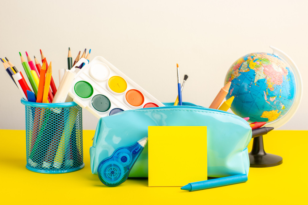 Товари для шкільної творчості з магазину Акварель