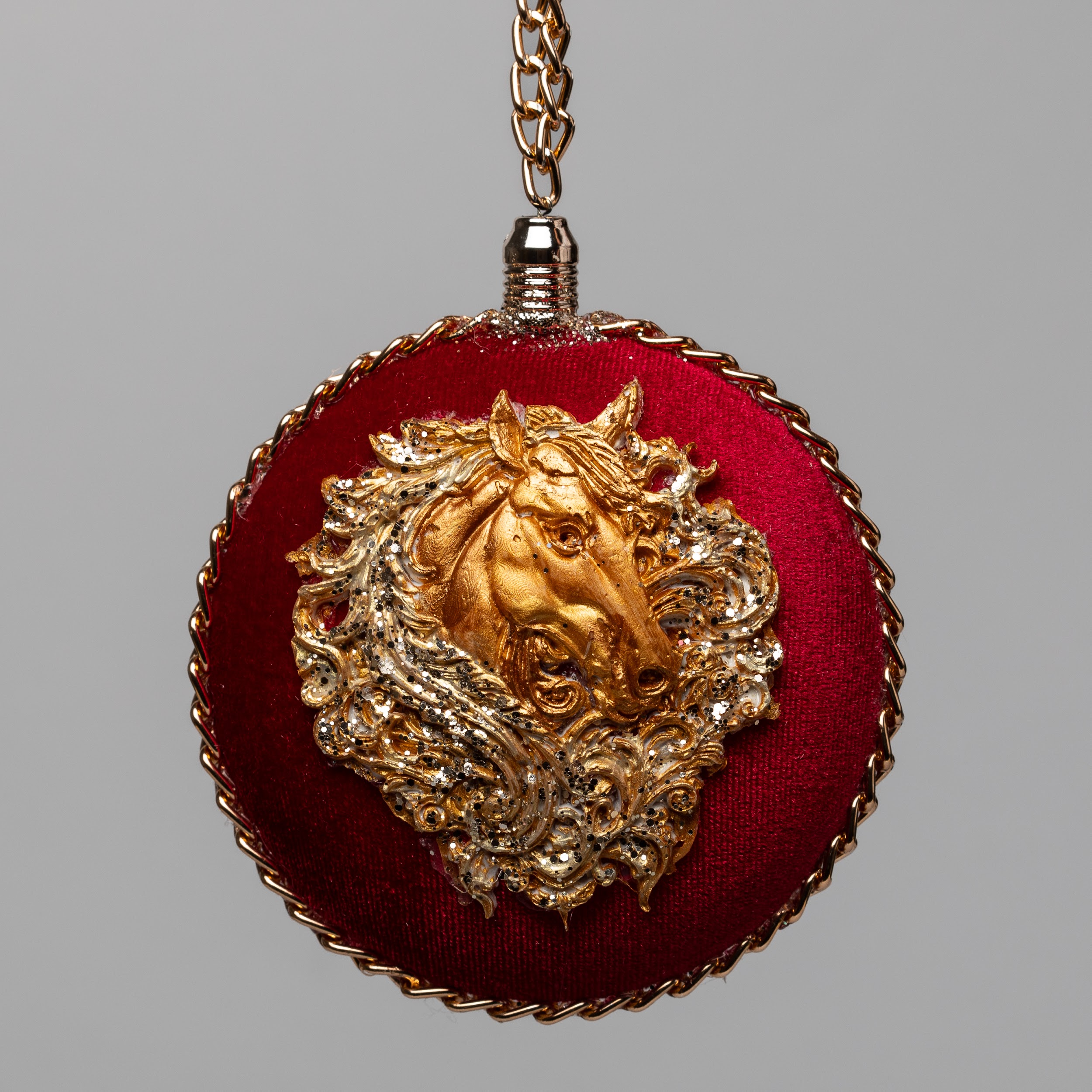 Медальон «Конек 2026» красный, 5504