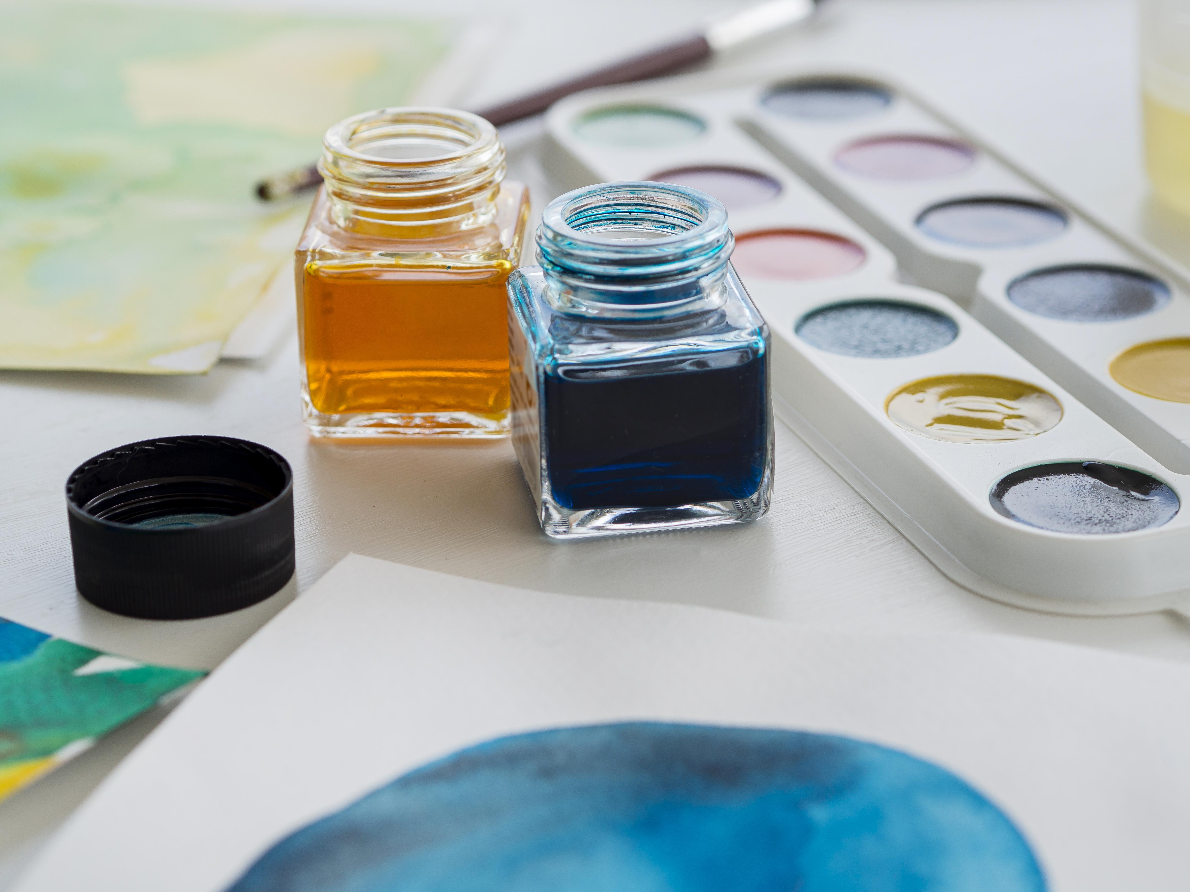 Лаки та допоміжні художні матеріали для малювання та творчості 