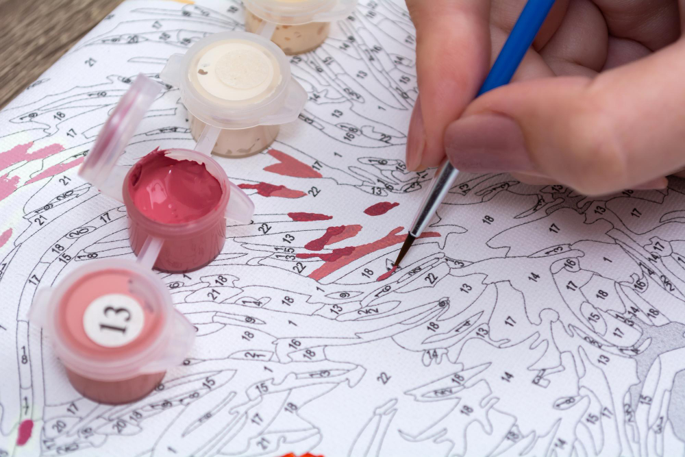 Процес розфарбовування картини за номерами