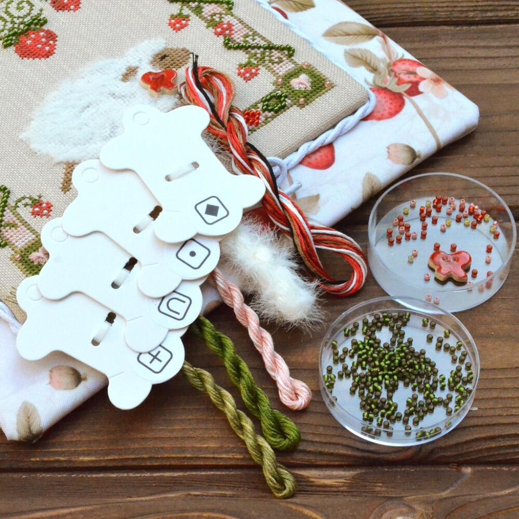 Набор для вышивания крестиком Х-055 "Овечка в клубнике" 13,5*13,5 см, TelaArtis 4