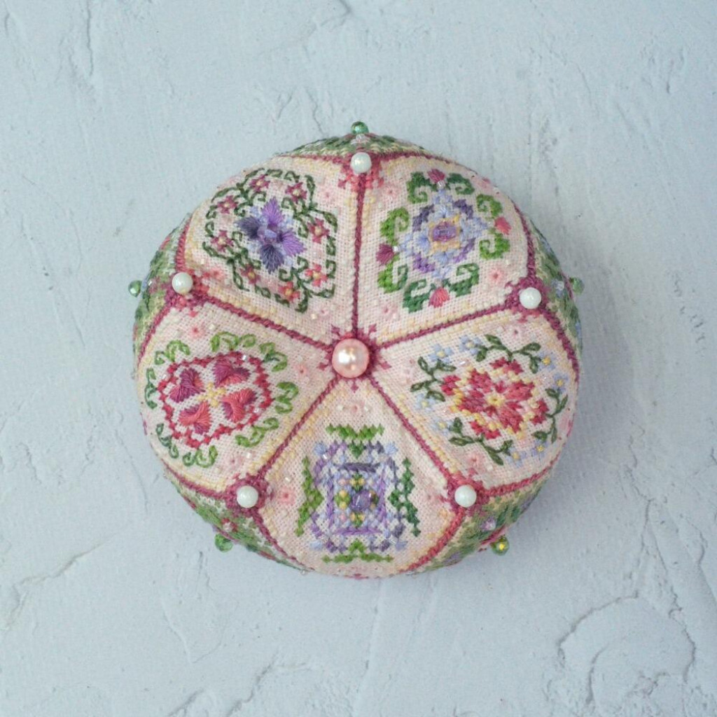 Набор для вышивания крестиком Х-371 "Цветущая бискорня из 15 частей" 9*9*5 см, TelaArtis 1