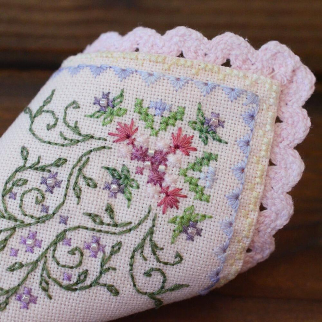 Набор для вышивания крестиком Х-372 "Цветочный чехол и маячок для ножниц" 13*6,5 см, 2,5*2,5 см, TelaArtis 3