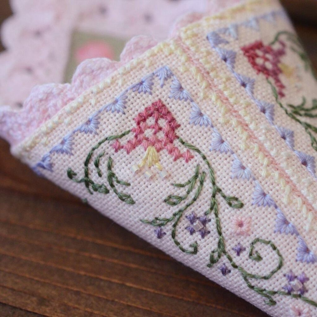 Набор для вышивания крестиком Х-372 "Цветочный чехол и маячок для ножниц" 13*6,5 см, 2,5*2,5 см, TelaArtis 4