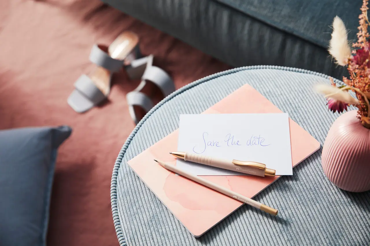 Карандаш чернографитный B трехгранный Urban Pale Rose, 112187 Faber-Castell 2