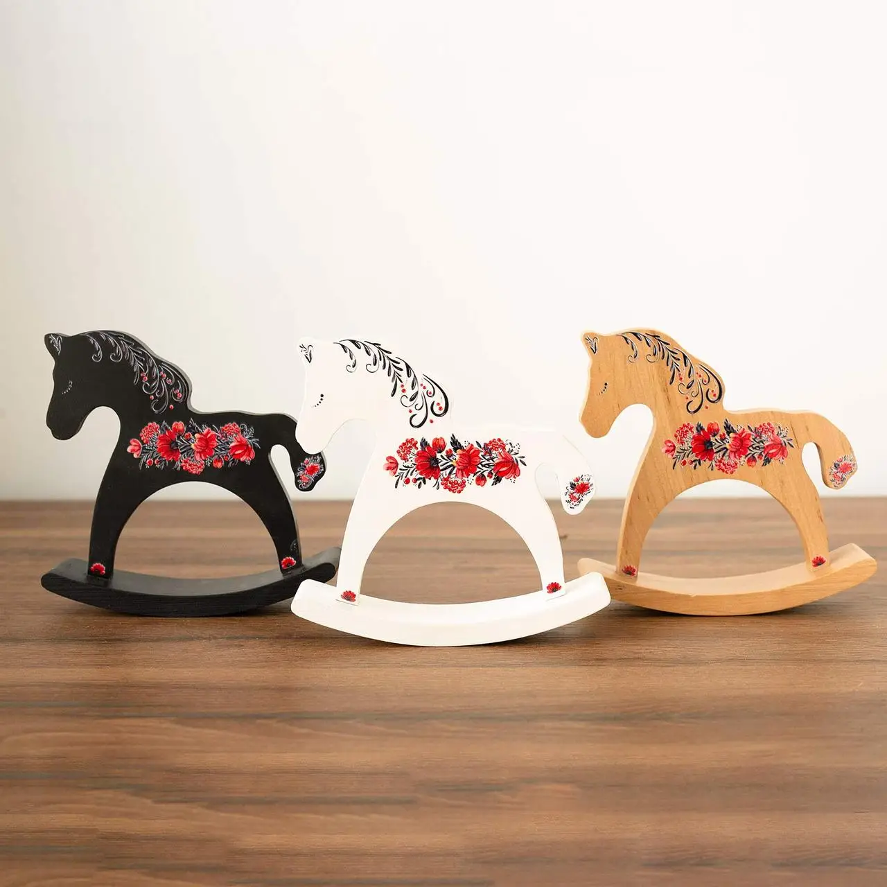 Лошадка-качалка деревянная «Цветы» (белая) 5