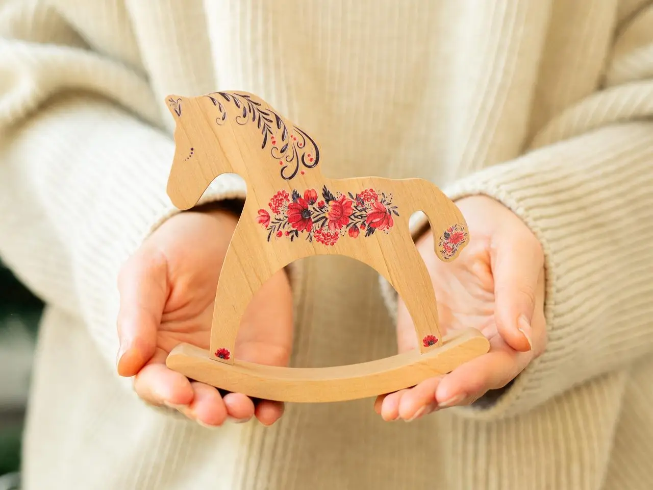 Лошадка-качалка деревянная «Цветы» (лакированная) 2