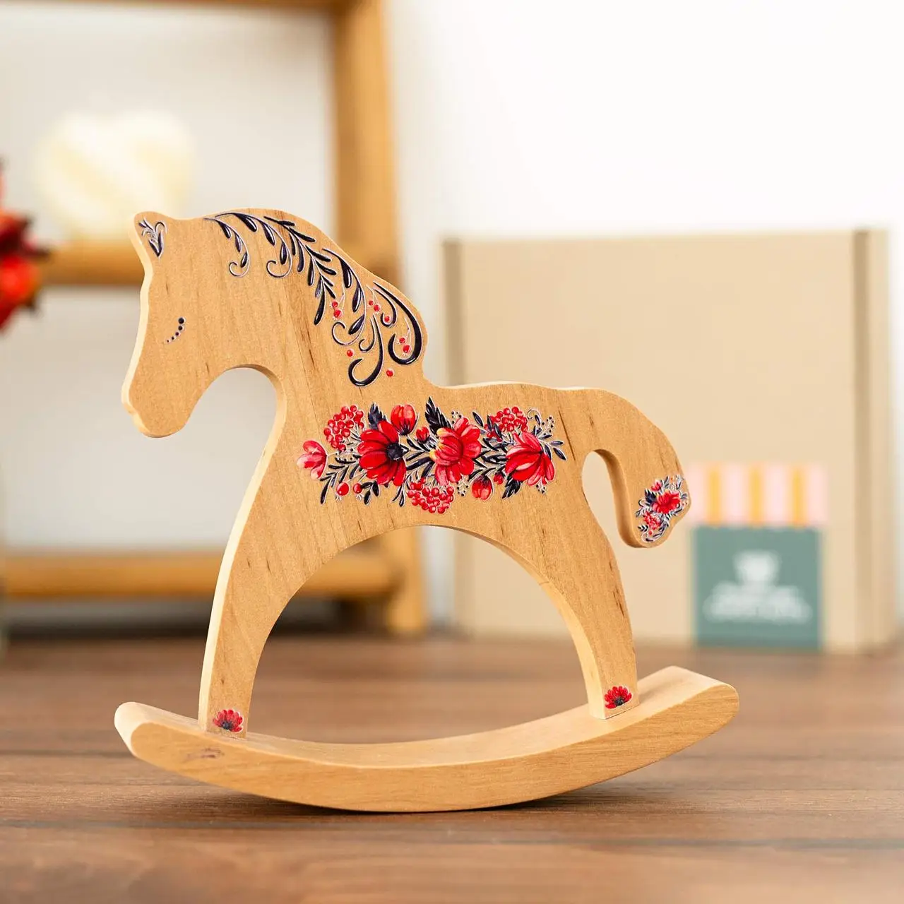 Лошадка-качалка деревянная «Цветы» (лакированная)