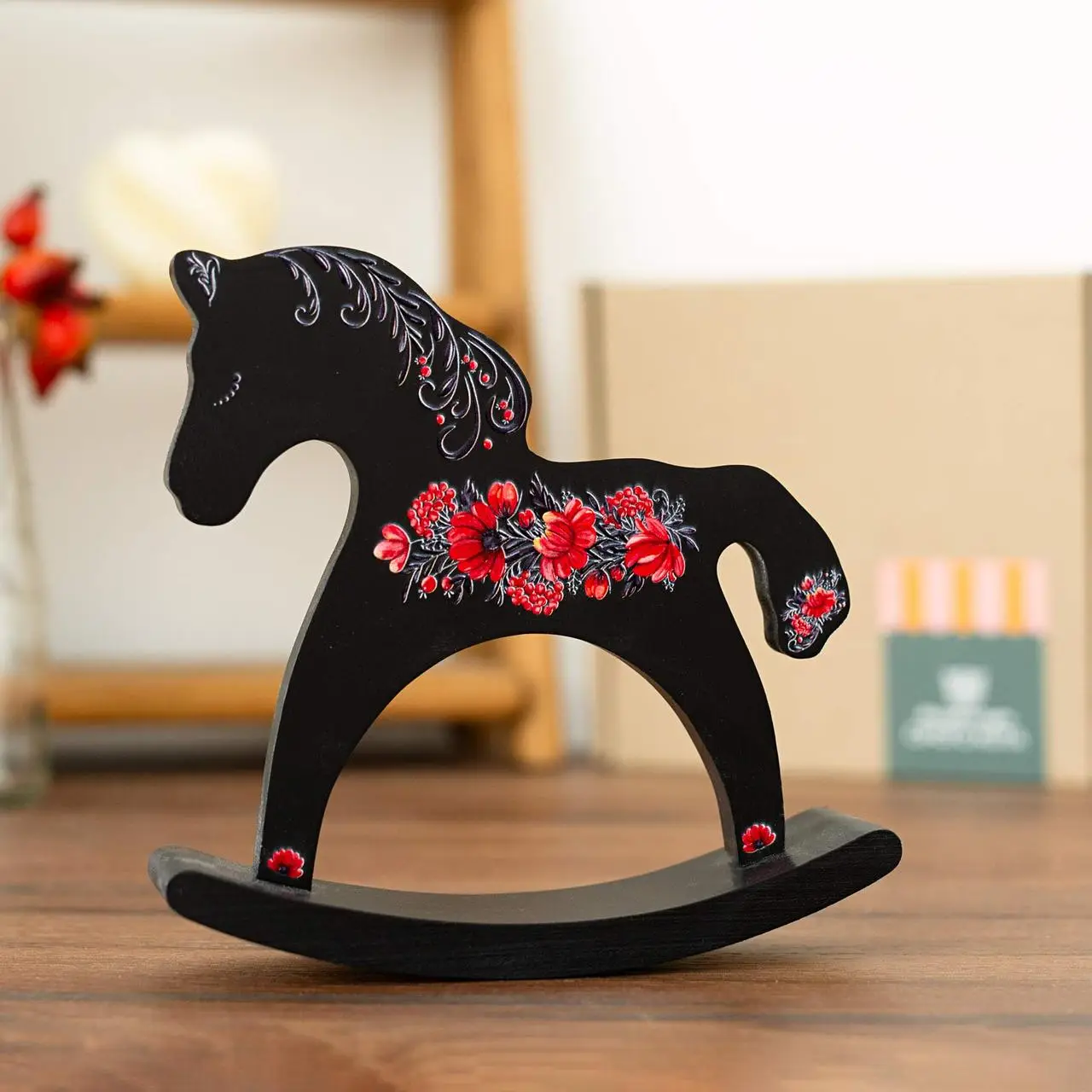 Лошадка-качалка деревянная «Цветы» (черная)