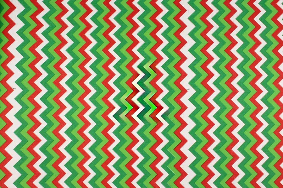 Бумага упаковочная "Зигзаг зелено красный", в рулоне, 0,7*8 м, 255-8547 1