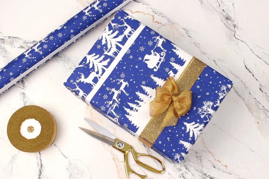 Папір пакувальний "Зимовий ліс" синій на білому 0,7 м*8 м, 255-5522