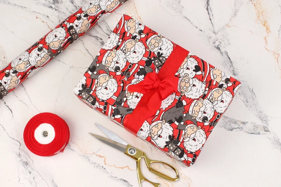 Папір пакувальний "Обличчя Санти на білому", новорічний, в рулоні, 0,7*8 м, 255-7113