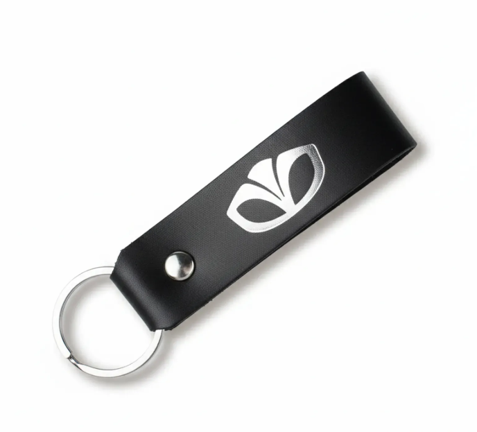 Брелок-петля для авто DAEWOO (чорний, срібне тиснення)