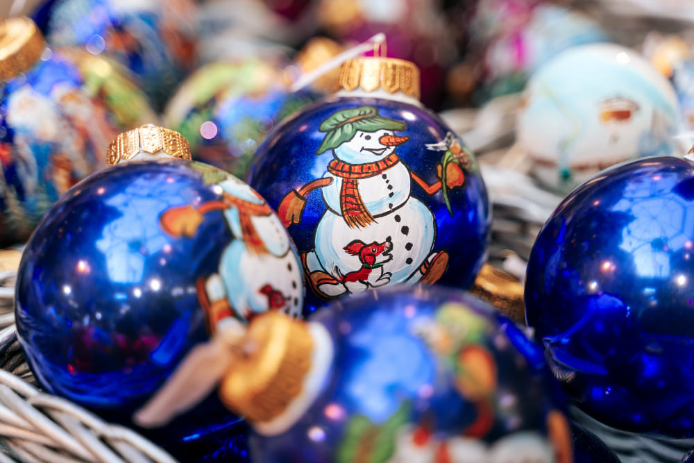 Кульки новорічні синього кольору з малюнком