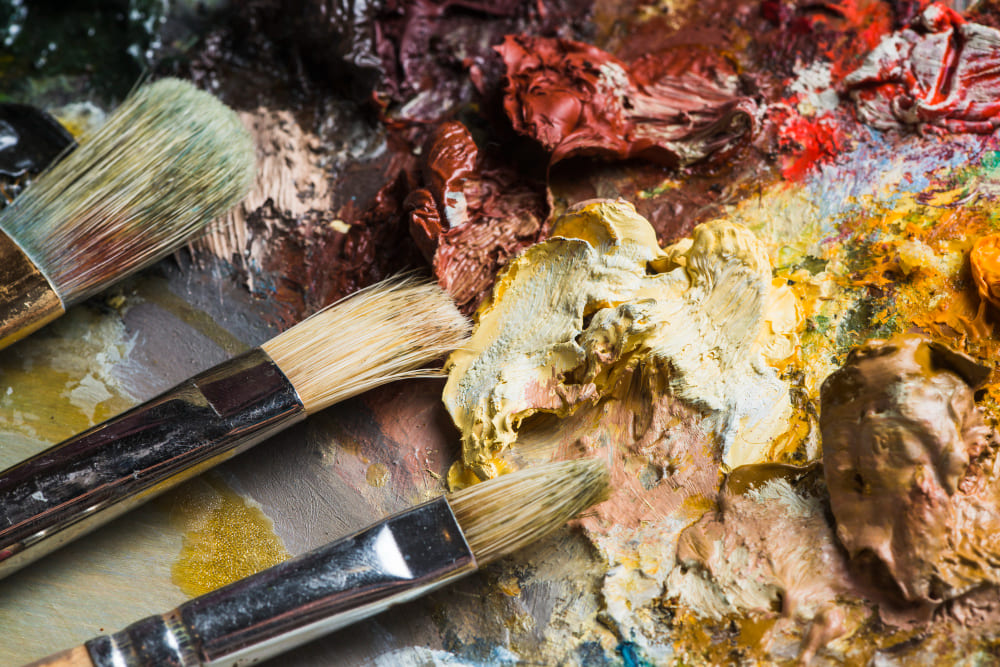 Художественные масла и кисти для рисования