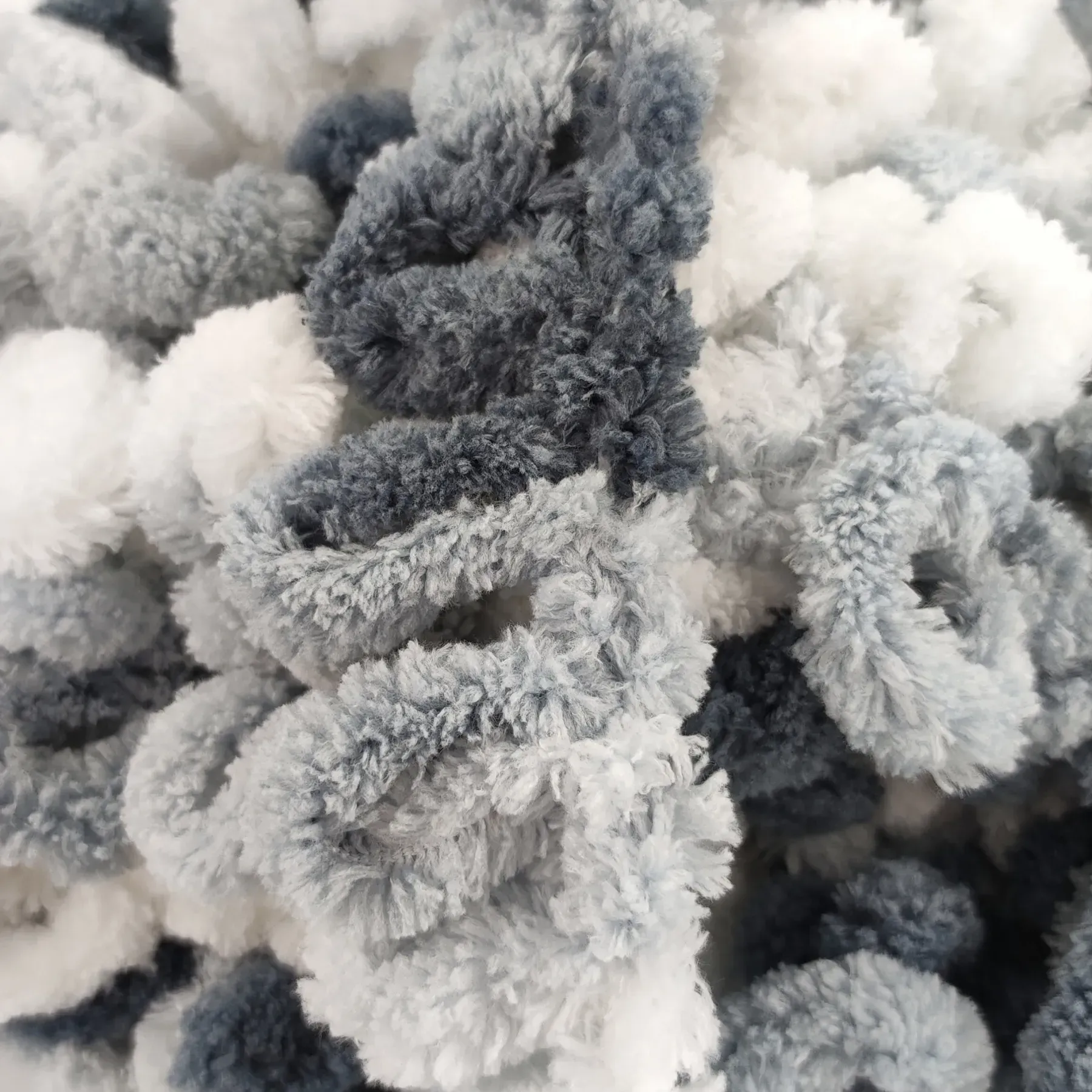 Пряжа мікрополіестер 5925 Білий-сірий, TM Alize Puffy Color 3