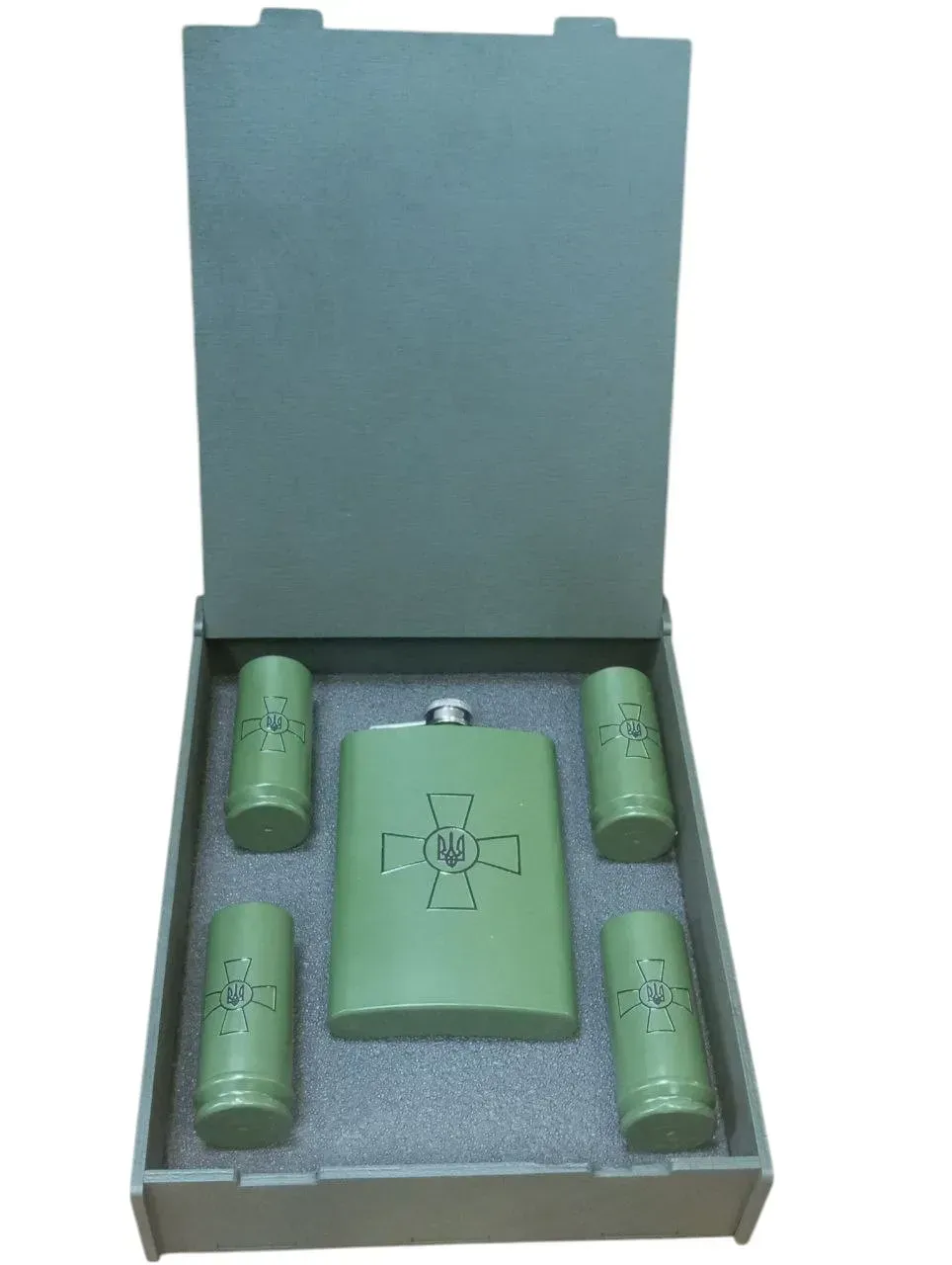 Набір подарунковий військовий 4 Profi в коробці Хрест ЗСУ  (Фляга 9 OZ+ 4 чарки патрон)