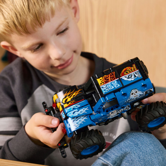 Конструктор Lego Technic "Monster Jam™ Grave Digger™ Вогонь і лід", 42219 5
