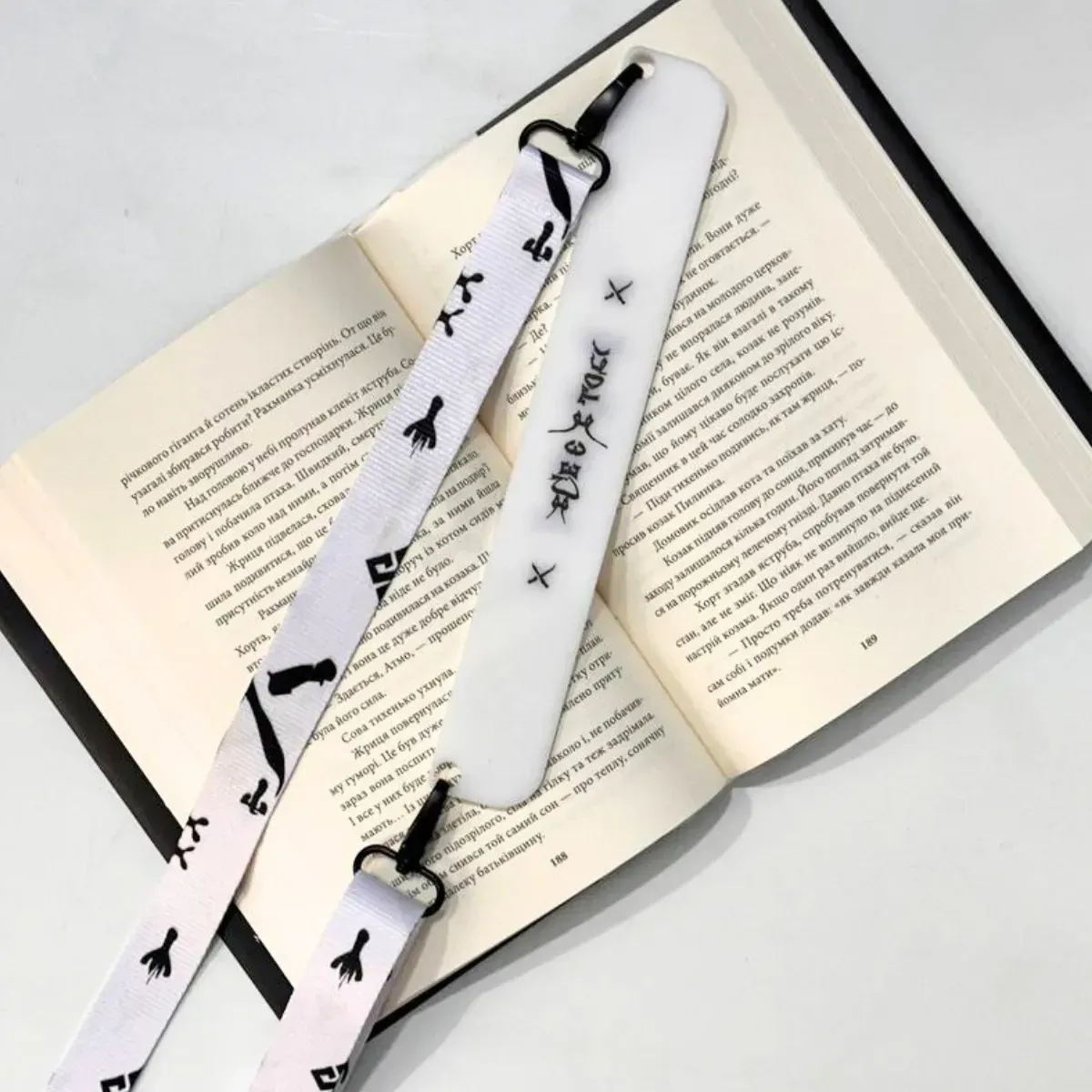 Закладка з ремінцем "Хроніки Сили - Хорт"