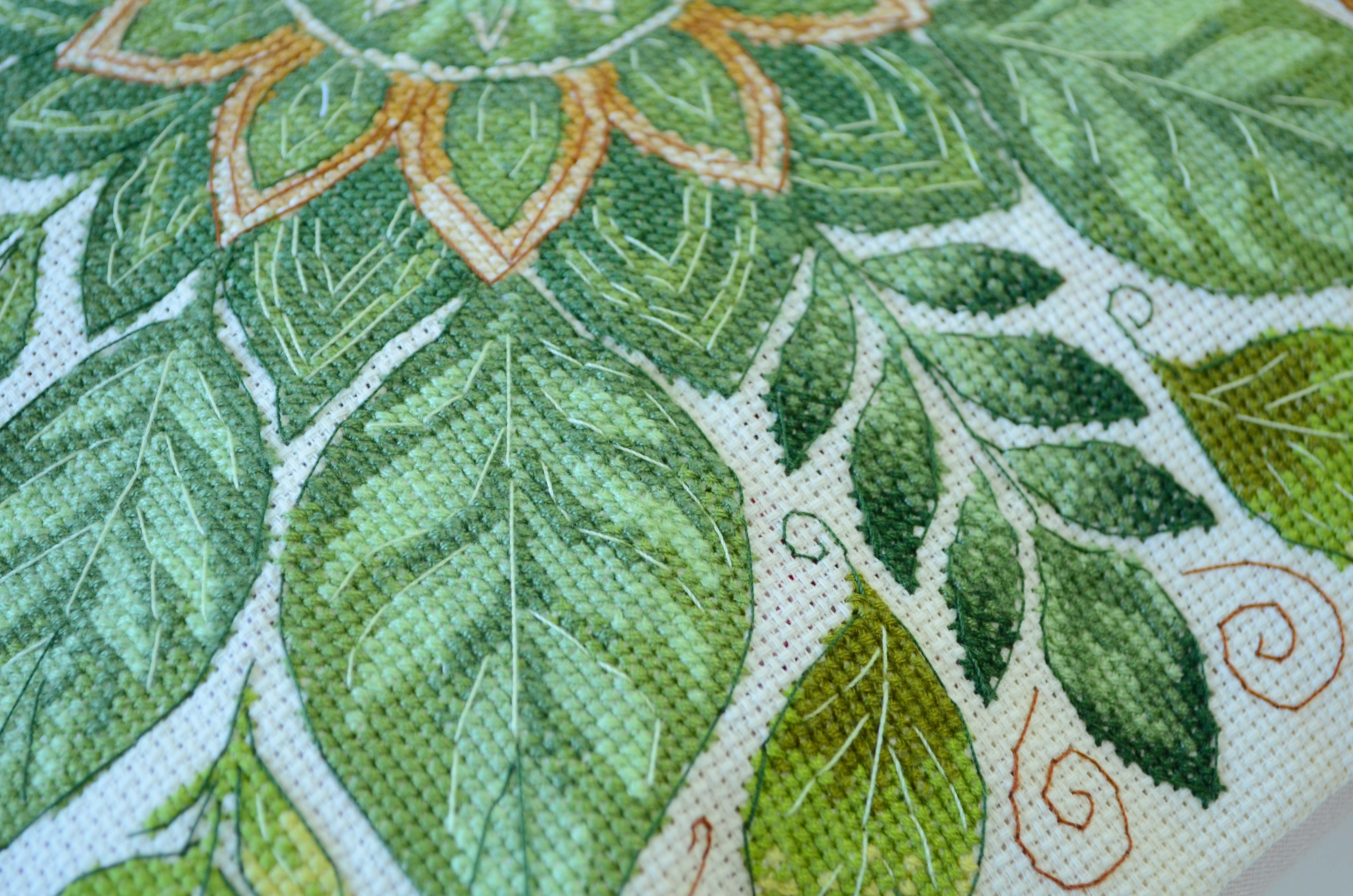 Набір-подушка для вишивання хрестиком "Танець листя", AHP-020 2