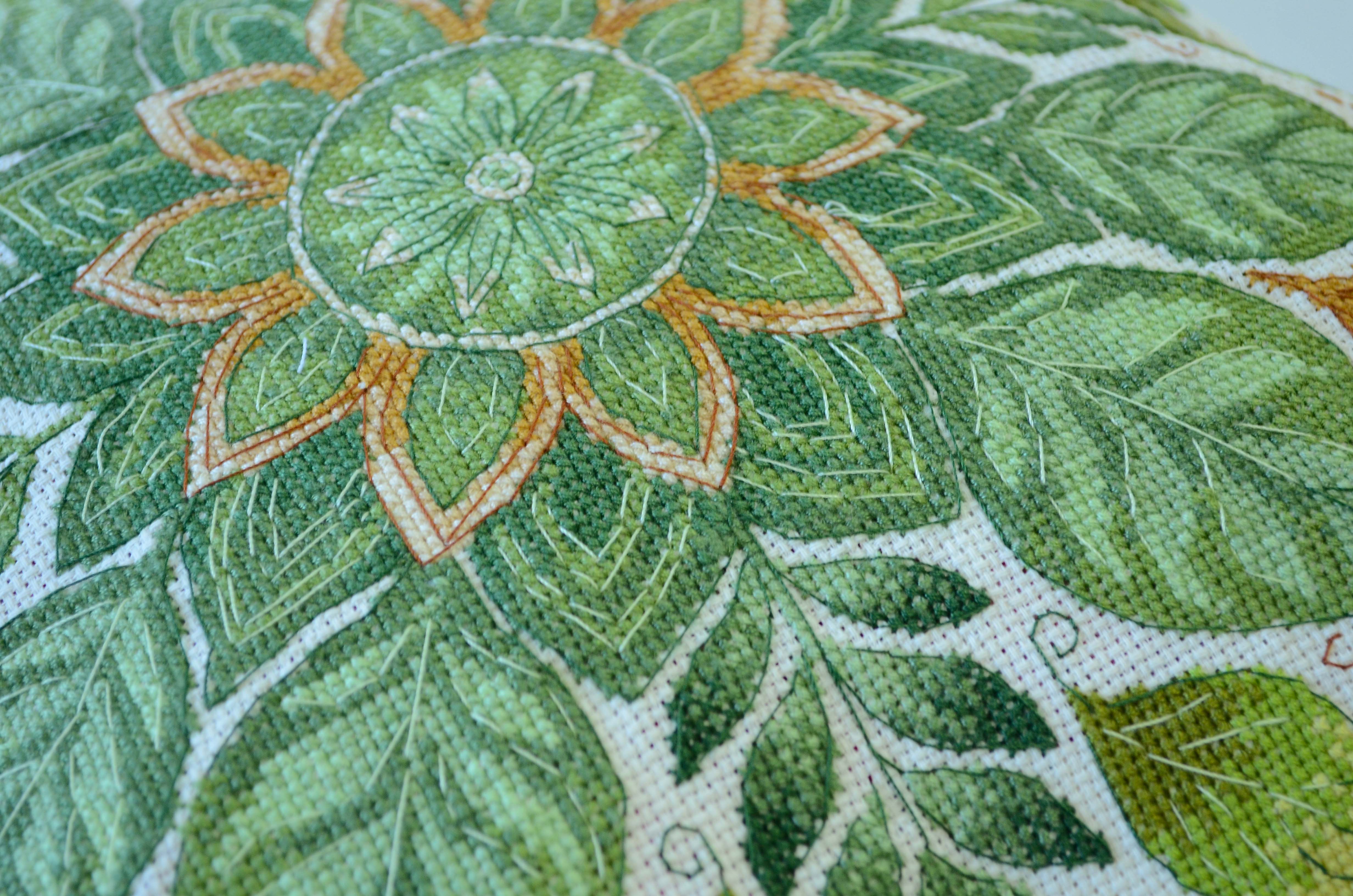 Набір-подушка для вишивання хрестиком "Танець листя", AHP-020 3