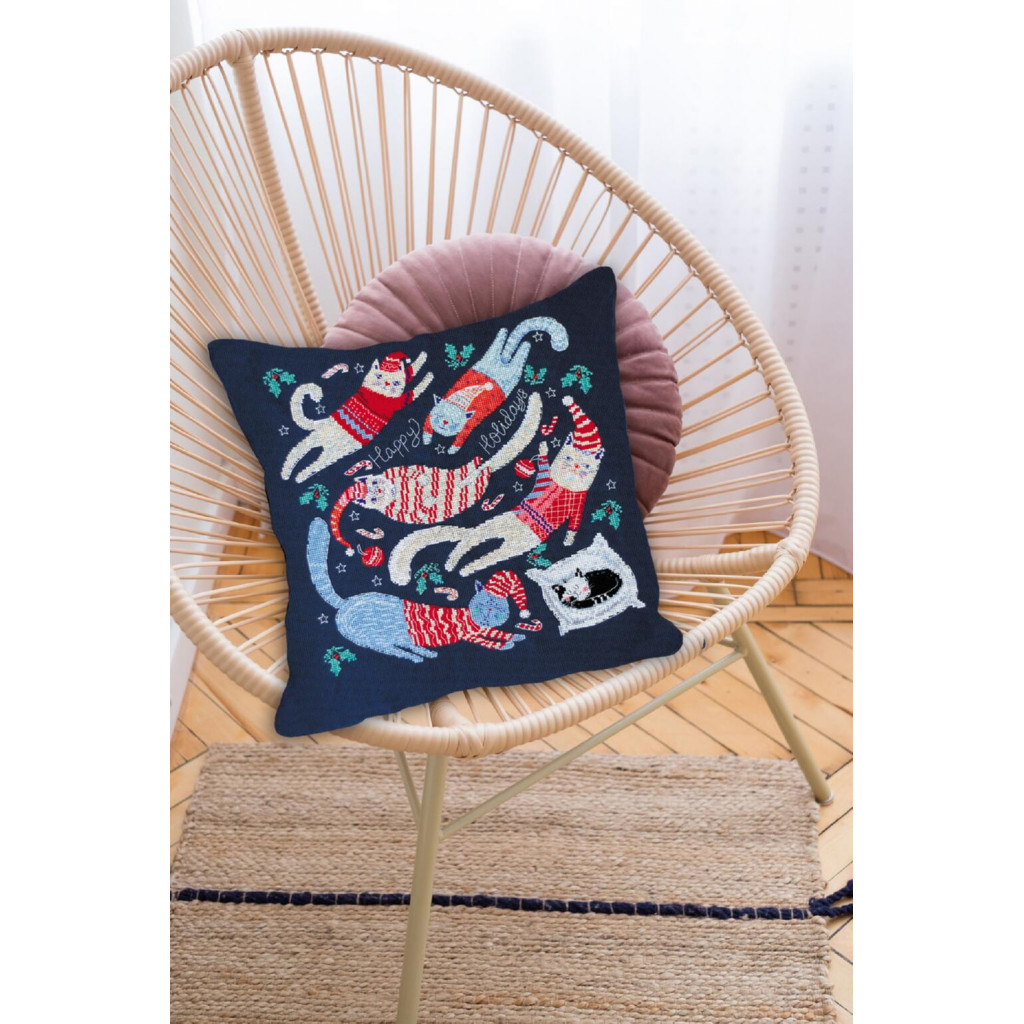 Набор-подушка для вышивки крестиком "Игривые котики", AHP-016