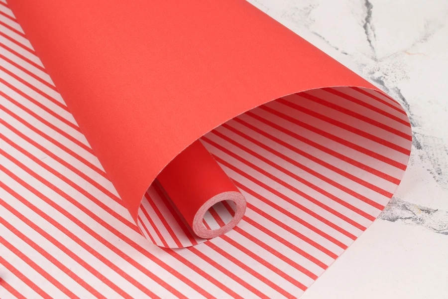 Бумага упаковочная, "Тон красный+полоса красным" в рулоне (0,7*8 м), 255-7434 1