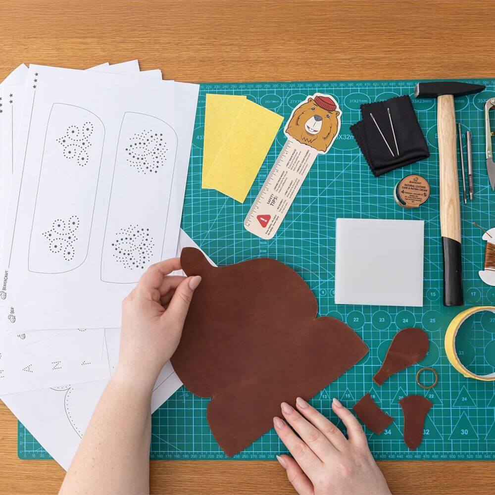 Набір для виготовлення шкіряних виробів "Футляр для окулярів" 4