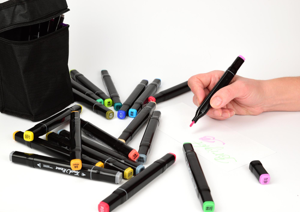 Спиртові та акварельні маркери для скетчингу й професійної ілюстрації.