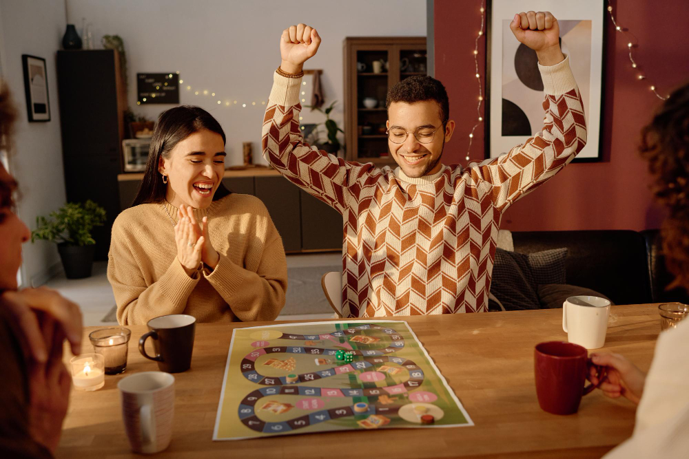 Настольные игры для двоих взрослых 18+ — отличный способ провести вечер
